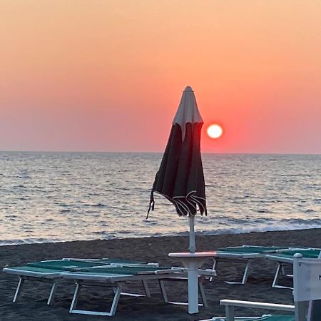 Rosso Tramonto Luxury-White- Ladispoli, Lungomare Regina Elena 58 Villa Eksteriør billede