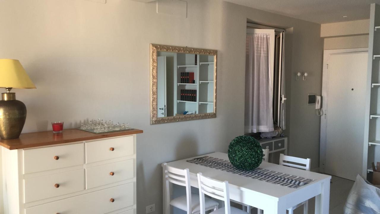 Rosso Tramonto Luxury-White- Ladispoli, Lungomare Regina Elena 58 Villa Eksteriør billede
