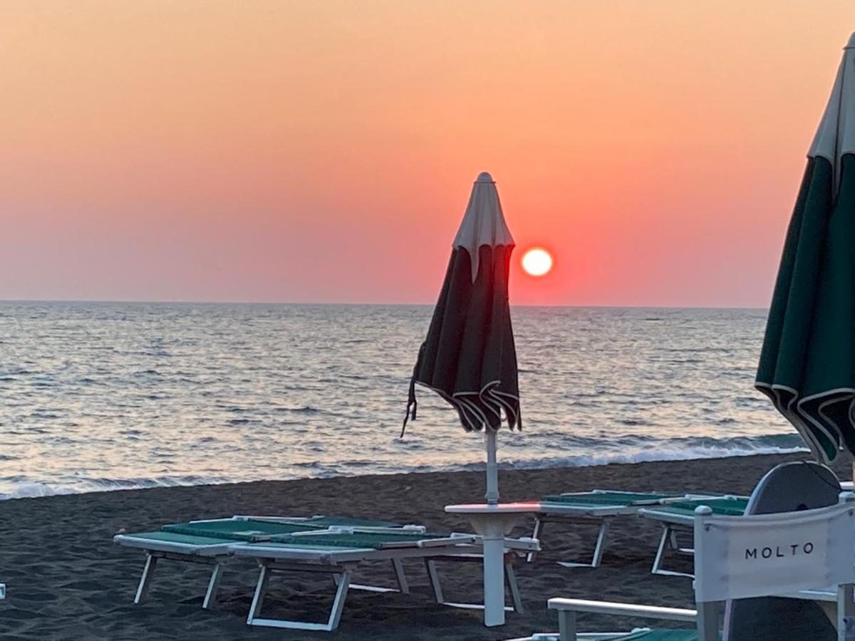 Rosso Tramonto Luxury-White- Ladispoli, Lungomare Regina Elena 58 Villa Eksteriør billede
